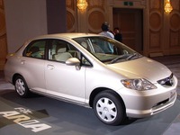 輸入車販売、日本メーカーに助けられてプラス維持……3月の実績 画像