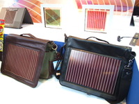 【FC EXPO10】サンシェードで発電、充電?! 画像