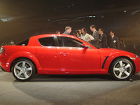 【マツダ『RX-8』発表】人間を乗せる空間を犠牲にしないスポーツカー 画像