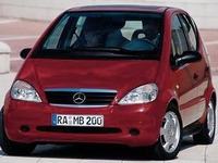 輸入車ナンバーワンはどっちだ!?　ベンツとVWの首位攻防 画像