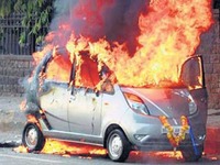 タタ ナノ、インドで車両火災事故が頻発 画像