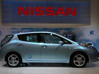 【新聞ウォッチ】経産省試案、2020年の新車販売はエコカー5割 画像