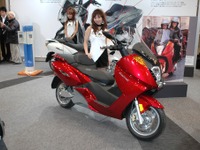 【東京モーターサイクルショー10】米から大型電動スクーター 画像