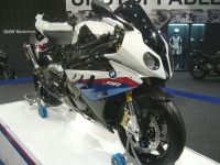 【東京モーターサイクルショー10】日本勢を蹴散らす!?　BMWの並列4気筒マシン 画像
