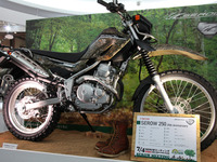 【東京モーターサイクルショー10】コンバット風のヤマハ セロー 25周年モデル 画像