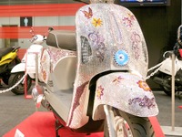 【東京モーターサイクルショー10】キムコ、180万円のスワロフスキーバイク 画像