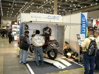 【東京モーターサイクルショー10】あきらめていた場所にバイクが置ける!? 画像