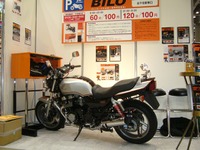 【東京モーターサイクルショー10】バイク駐輪場も進化しています 画像