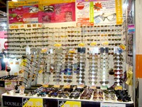 【東京モーターサイクルショー10】ライダー専用のメガネ店です 画像