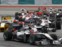 メルセデスGP「ホイールナットはダブルチェックしている」 画像