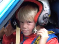 ［動画］8歳の少年が運転テクニックを披露 画像