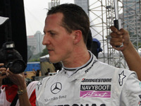 エクレストン「シューマッハを甘く見るな」 画像