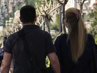 6割超の女性が「車で初めてのキス」---イタリア 画像