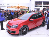 VW ゴルフ GTI 公式カスタムカー、ファンイベントで披露 画像