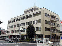 飲酒運転で当て逃げ、同乗していた警官を逮捕 画像