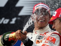 【F1トルコGP】決勝…4台でレース？ レッドブルが同士討ち 画像