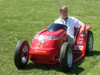 世界最速の芝刈り機は芝を刈る［動画］ 画像