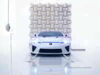 ［動画］レクサス LFA、排気音でグラスをパリン！ 画像
