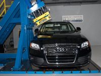 アウディQ5も最高の衝突安全性評価…IIHS 画像