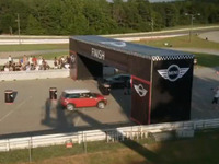 ［動画］MINIとポルシェの対抗レース、その差は… 画像