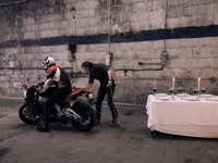 ［動画］イタリア二輪メーカーのアプリリア、BMWに挑戦状 画像