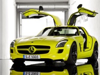 メルセデスベンツからEVスーパーカー…SLS AMG E-CELLプロトタイプ現る 画像