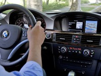 BMWとMINI、純正オーディオをiPod Outに対応…車両から操作可能 画像