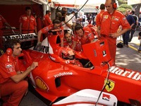 シューマッハ「フェラーリは第二の家族」……契約延長 画像