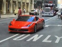 ［動画］映画『トランスフォーマー3』にフェラーリ 458イタリア 画像