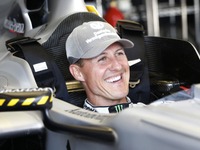 エクレストン「シューマッハは来年いないかも」 画像