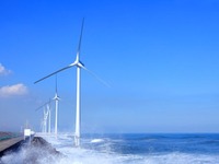 富士重と日立、風力発電システムを共同開発　国内初の港湾外施設で稼働 画像