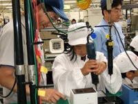 親の働く姿を見せる「子ども参観日」　富士通テン 画像