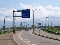 アイスバーンでスリップ、標識柱に突っ込む（訂正いたしました） 画像