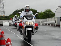 ［JAF 災害想定訓練］事故車両を撤去、通行を確保 画像