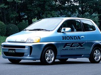 ホンダ、本社ショールームで環境フェア 画像