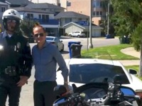 ［動画］レクサス LFA、世界で最初のスピード違反…警官と記念撮影 画像