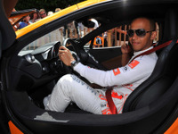 ハミルトン暴走、4万円の罰金刑のみ 画像