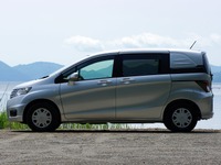 【ホンダ フリードスパイク 試乗】荷室アレンジを工夫する前にすべきことがある…松下宏 画像