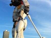 ［写真蔵］東静岡の実物大ガンダムとシャア専用ザク 画像