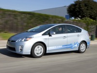 トヨタ プリウスPHV、220万円から？---米国 画像