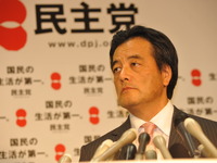 岡田幹事長、週2回のオープン記者会見 画像