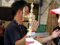 【IRLインディジャパン】賑わうメインスタンド前のショップエリア 画像