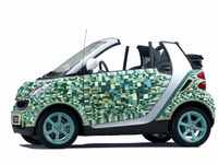 リサイクルできるスマート フォーツー…内外装はボール紙 画像