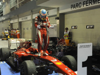 アロンソ、ポールポジションから“完全勝利”…シンガポールGP 画像