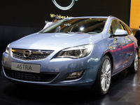 【パリモーターショー10】オペル アストラ にワゴンボディが登場 画像