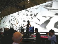【CEATEC 10】ソニー、21.7×4.8mの3DディスプレイとGT5 画像