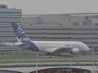 エアバスA380、羽田空港に初飛来---総2階建て大型旅客機 画像