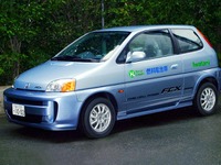 【東京ショー2003】開幕前に燃料電池車にも乗れる 画像