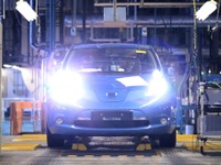 日産、リーフの生産を開始　追浜工場 画像