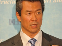 馬淵内閣府特命担当相 「ビザなし」で訪島検討 画像